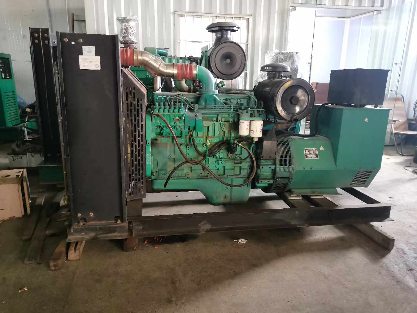 迪庆发电机租赁如何确定电缆的承载电流是否在安全范围内？